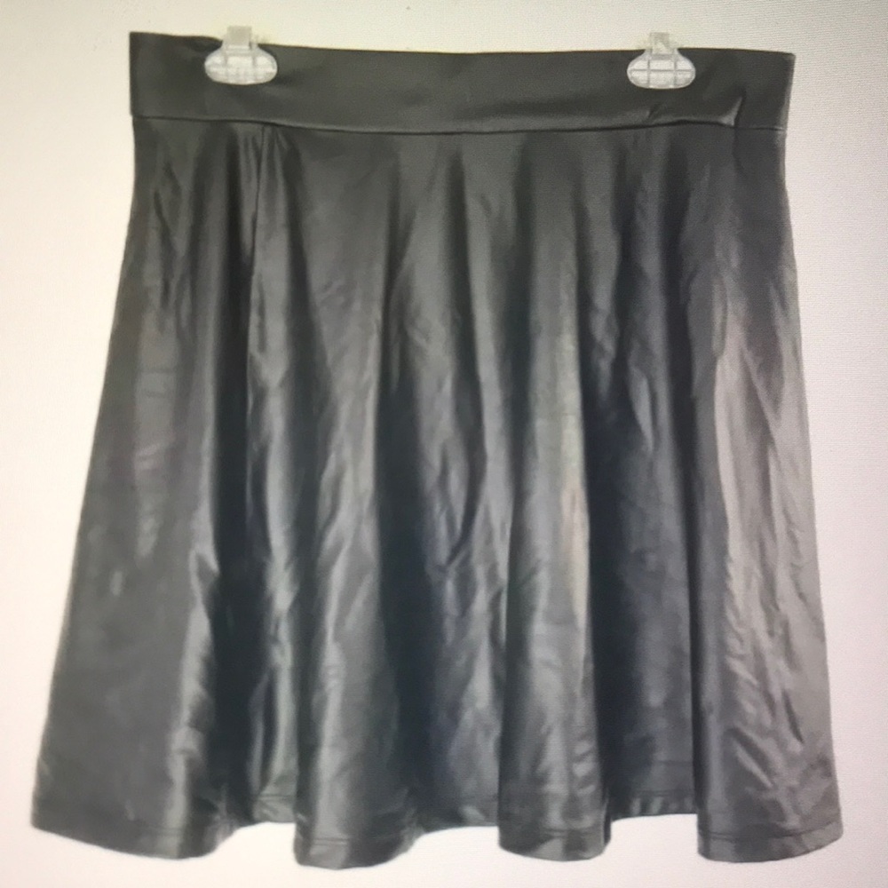 Divided women’s faux leather skirt.